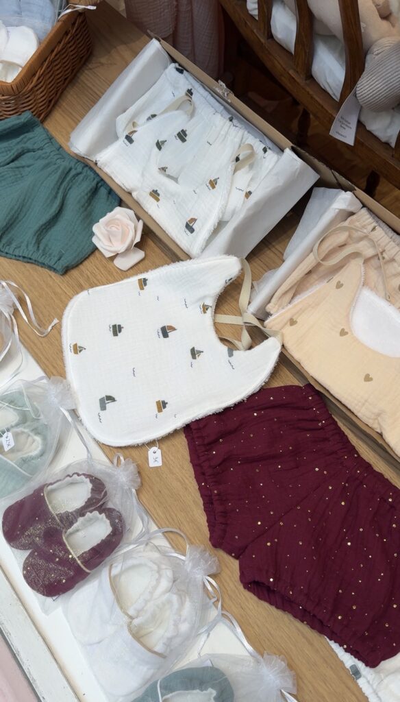 bavoir chaussons bloomer bébé