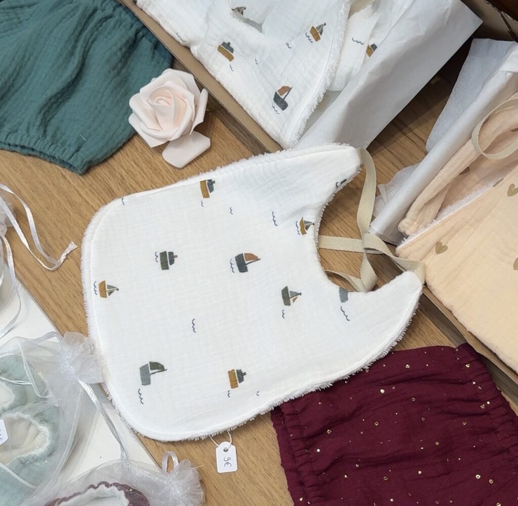 bavoir chaussons bloomer bébé