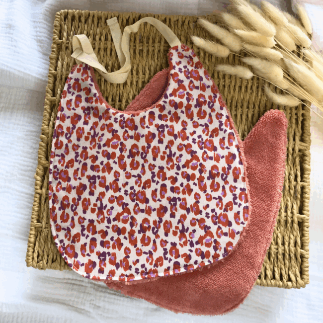 image bavoir leopard vitamine